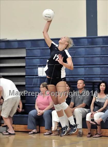 Thumbnail 1 in Corona del Mar vs Carlsbad (Dave Mohs Tournament) photogallery.