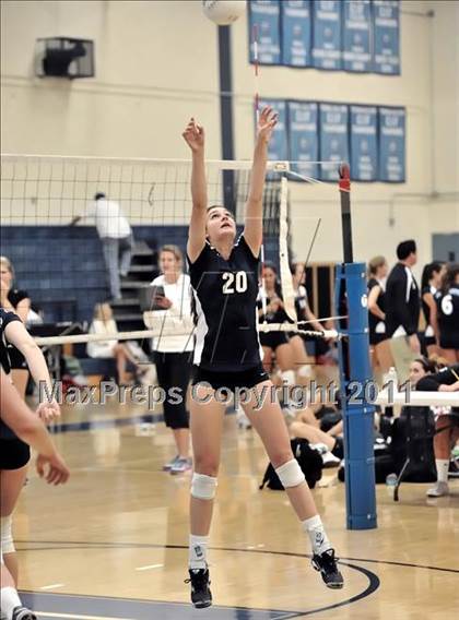 Thumbnail 2 in Corona del Mar vs Carlsbad (Dave Mohs Tournament) photogallery.