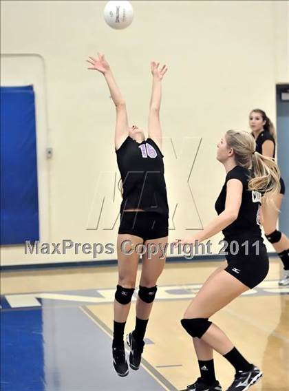 Thumbnail 2 in Corona del Mar vs Carlsbad (Dave Mohs Tournament) photogallery.