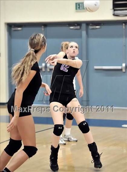 Thumbnail 2 in Corona del Mar vs Carlsbad (Dave Mohs Tournament) photogallery.