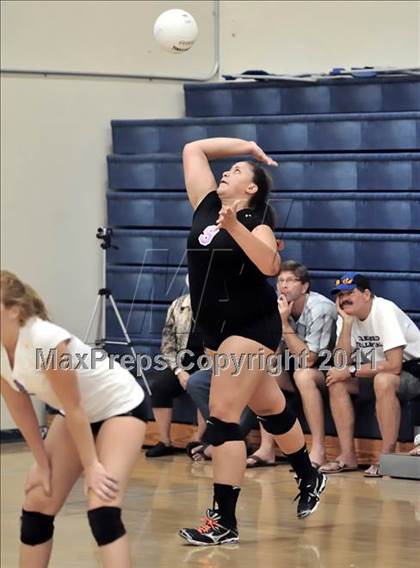 Thumbnail 3 in Corona del Mar vs Carlsbad (Dave Mohs Tournament) photogallery.