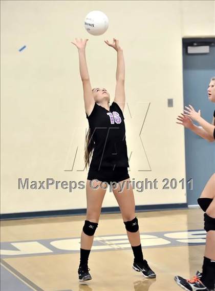 Thumbnail 1 in Corona del Mar vs Carlsbad (Dave Mohs Tournament) photogallery.