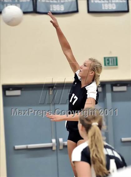 Thumbnail 2 in Corona del Mar vs Carlsbad (Dave Mohs Tournament) photogallery.
