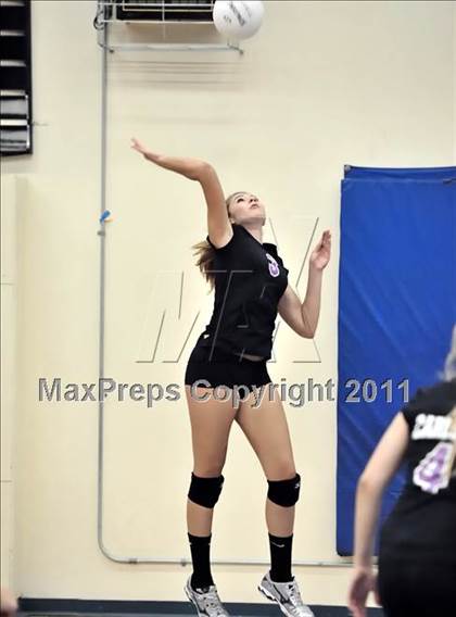 Thumbnail 2 in Corona del Mar vs Carlsbad (Dave Mohs Tournament) photogallery.