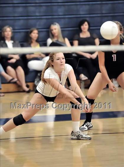 Thumbnail 3 in Corona del Mar vs Carlsbad (Dave Mohs Tournament) photogallery.