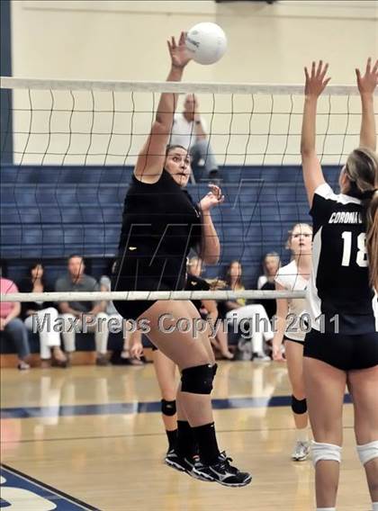 Thumbnail 1 in Corona del Mar vs Carlsbad (Dave Mohs Tournament) photogallery.