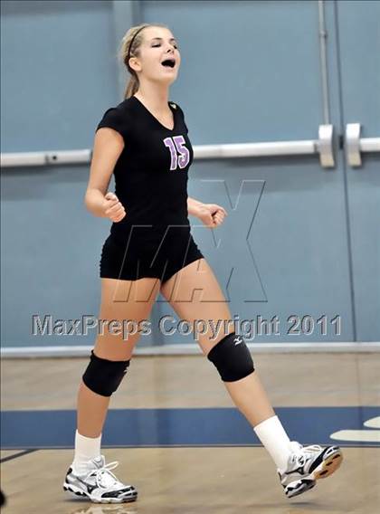 Thumbnail 2 in Corona del Mar vs Carlsbad (Dave Mohs Tournament) photogallery.