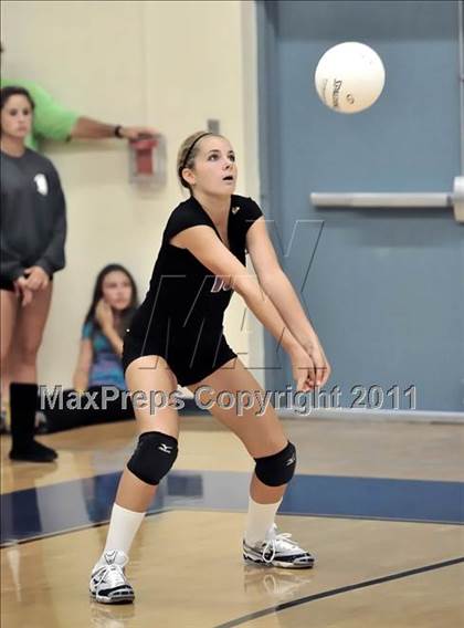 Thumbnail 3 in Corona del Mar vs Carlsbad (Dave Mohs Tournament) photogallery.