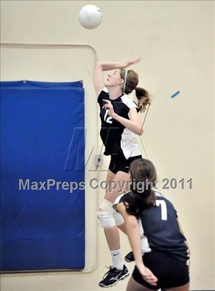 Thumbnail 1 in Corona del Mar vs Carlsbad (Dave Mohs Tournament) photogallery.