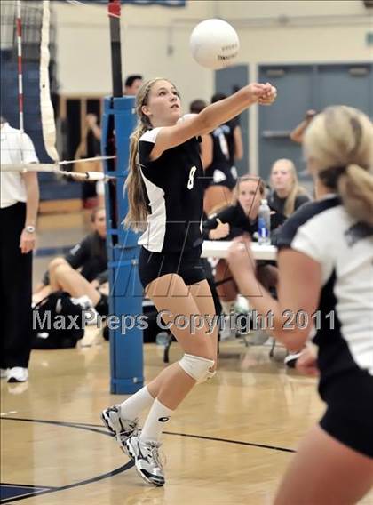 Thumbnail 3 in Corona del Mar vs Carlsbad (Dave Mohs Tournament) photogallery.
