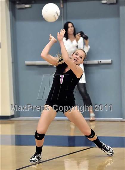 Thumbnail 2 in Corona del Mar vs Carlsbad (Dave Mohs Tournament) photogallery.