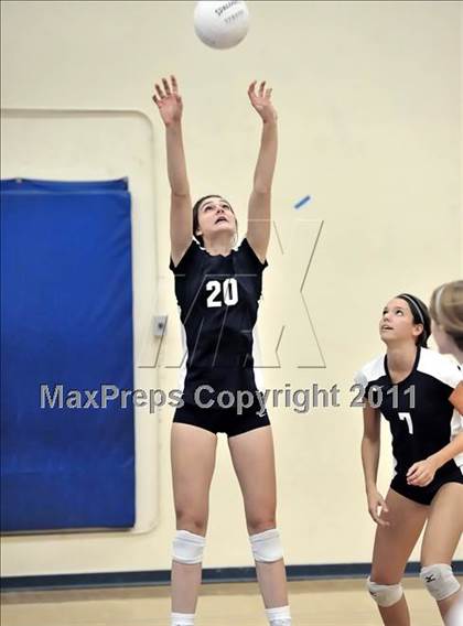 Thumbnail 3 in Corona del Mar vs Carlsbad (Dave Mohs Tournament) photogallery.