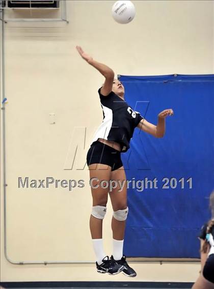 Thumbnail 1 in Corona del Mar vs Carlsbad (Dave Mohs Tournament) photogallery.