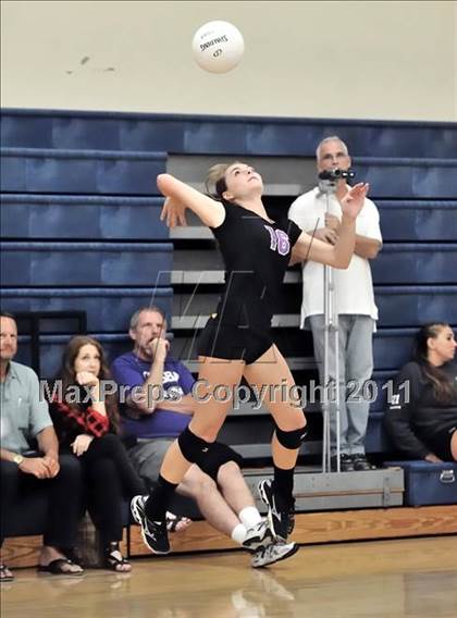 Thumbnail 1 in Corona del Mar vs Carlsbad (Dave Mohs Tournament) photogallery.