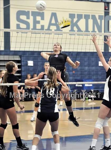Thumbnail 1 in Corona del Mar vs Carlsbad (Dave Mohs Tournament) photogallery.