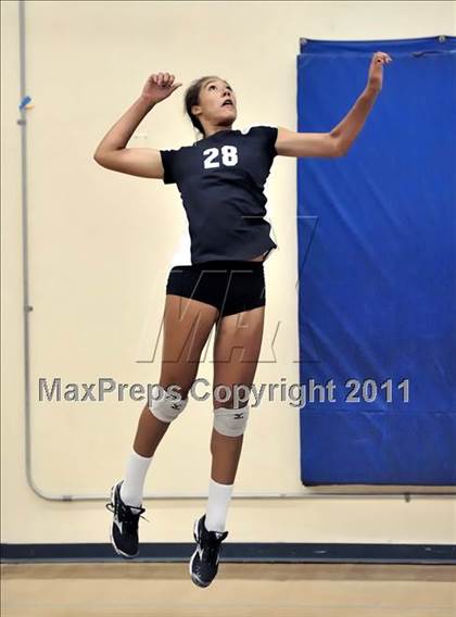 Thumbnail 3 in Corona del Mar vs Carlsbad (Dave Mohs Tournament) photogallery.