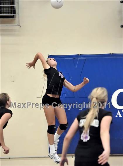 Thumbnail 2 in Corona del Mar vs Carlsbad (Dave Mohs Tournament) photogallery.