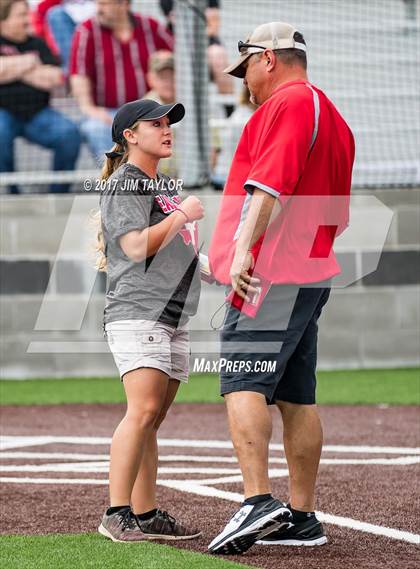 Thumbnail 3 in Henrietta vs Eastland (UIL 3A Bi-District Playoff) photogallery.