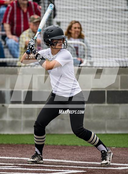 Thumbnail 2 in Henrietta vs Eastland (UIL 3A Bi-District Playoff) photogallery.