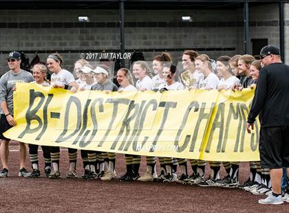 Thumbnail 1 in Henrietta vs Eastland (UIL 3A Bi-District Playoff) photogallery.