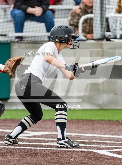 Thumbnail 3 in Henrietta vs Eastland (UIL 3A Bi-District Playoff) photogallery.