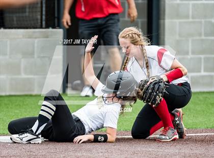 Thumbnail 2 in Henrietta vs Eastland (UIL 3A Bi-District Playoff) photogallery.