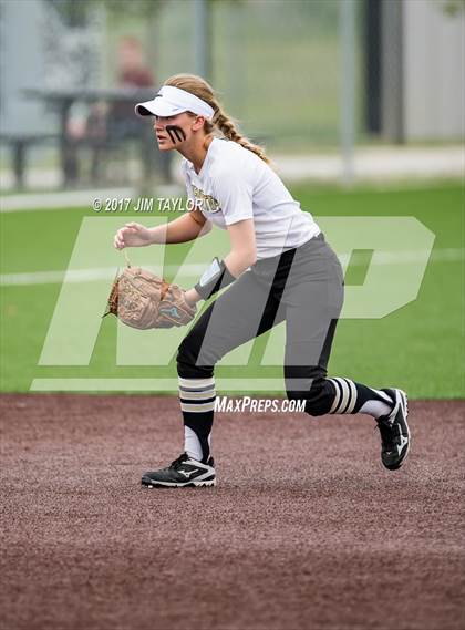 Thumbnail 1 in Henrietta vs Eastland (UIL 3A Bi-District Playoff) photogallery.