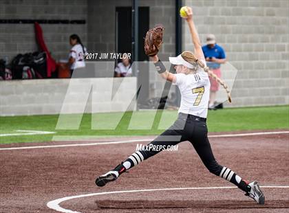 Thumbnail 3 in Henrietta vs Eastland (UIL 3A Bi-District Playoff) photogallery.