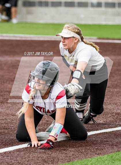 Thumbnail 3 in Henrietta vs Eastland (UIL 3A Bi-District Playoff) photogallery.
