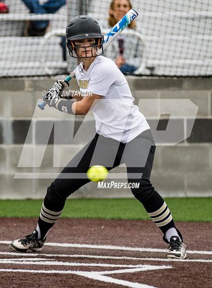 Thumbnail 3 in Henrietta vs Eastland (UIL 3A Bi-District Playoff) photogallery.