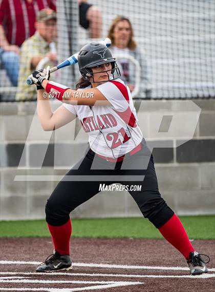 Thumbnail 2 in Henrietta vs Eastland (UIL 3A Bi-District Playoff) photogallery.