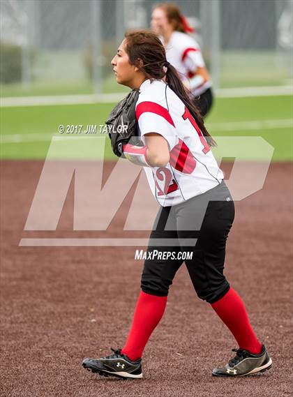 Thumbnail 2 in Henrietta vs Eastland (UIL 3A Bi-District Playoff) photogallery.