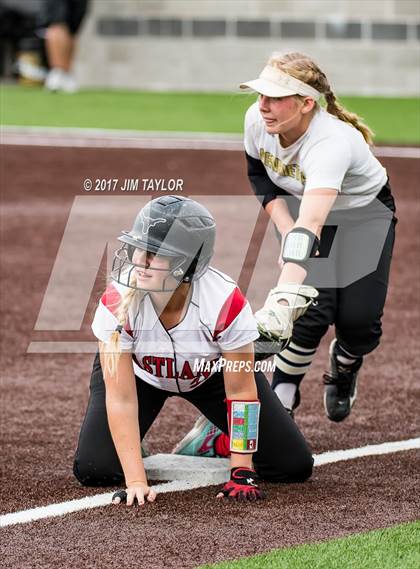 Thumbnail 1 in Henrietta vs Eastland (UIL 3A Bi-District Playoff) photogallery.