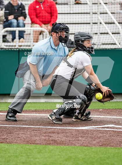 Thumbnail 3 in Henrietta vs Eastland (UIL 3A Bi-District Playoff) photogallery.