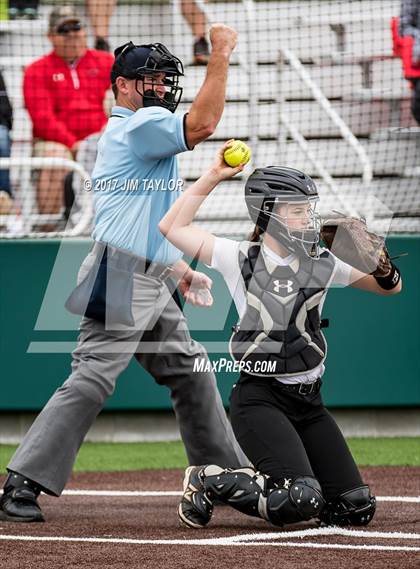 Thumbnail 2 in Henrietta vs Eastland (UIL 3A Bi-District Playoff) photogallery.