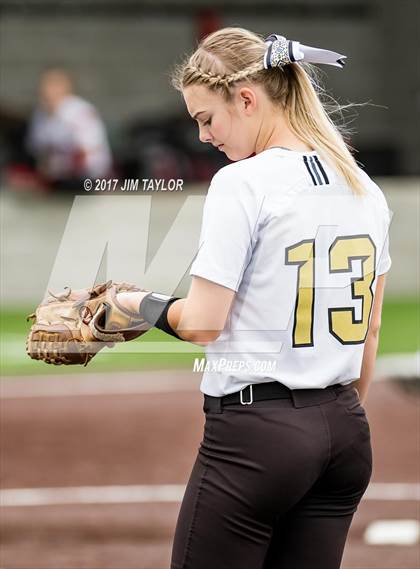 Thumbnail 3 in Henrietta vs Eastland (UIL 3A Bi-District Playoff) photogallery.