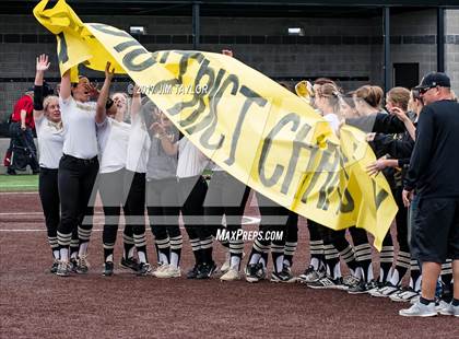 Thumbnail 3 in Henrietta vs Eastland (UIL 3A Bi-District Playoff) photogallery.