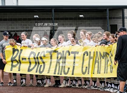 Thumbnail 2 in Henrietta vs Eastland (UIL 3A Bi-District Playoff) photogallery.