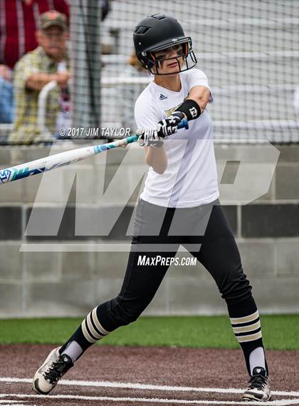 Thumbnail 3 in Henrietta vs Eastland (UIL 3A Bi-District Playoff) photogallery.
