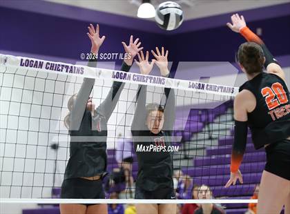 Thumbnail 2 in Dover vs. Marietta (OHSAA D3 District Final) photogallery.