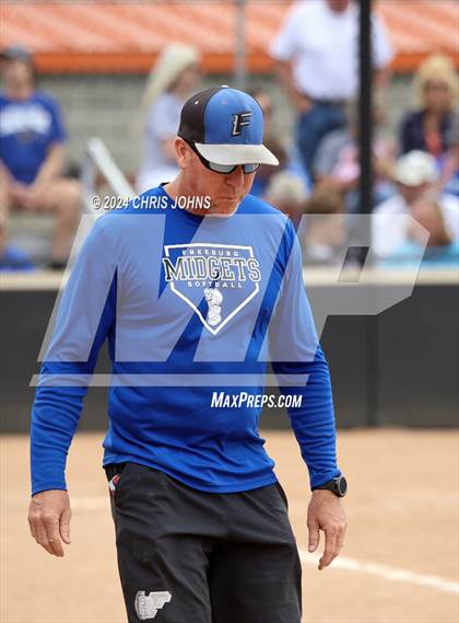Thumbnail 2 in Freeburg vs Waterloo (IHSA, 3A, Sectional Championship) photogallery.