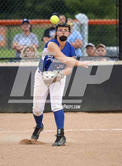Thumbnail 2 in Freeburg vs Waterloo (IHSA, 3A, Sectional Championship) photogallery.