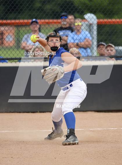 Thumbnail 3 in Freeburg vs Waterloo (IHSA, 3A, Sectional Championship) photogallery.