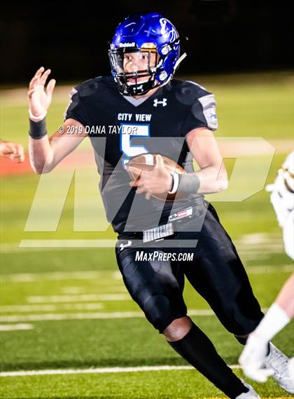 Thumbnail 1 in Comanche vs City View (UIL 3A Bi-District Playoff) photogallery.