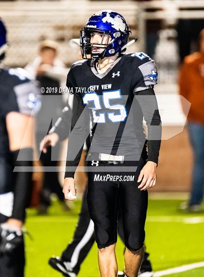 Thumbnail 1 in Comanche vs City View (UIL 3A Bi-District Playoff) photogallery.