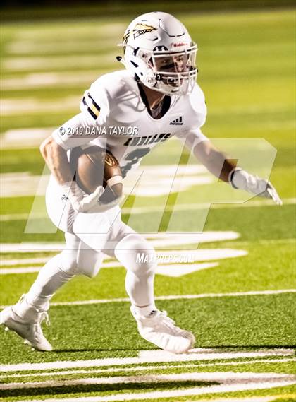Thumbnail 3 in Comanche vs City View (UIL 3A Bi-District Playoff) photogallery.