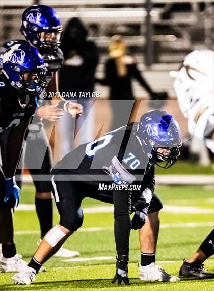 Thumbnail 3 in Comanche vs City View (UIL 3A Bi-District Playoff) photogallery.