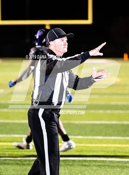 Thumbnail 2 in Comanche vs City View (UIL 3A Bi-District Playoff) photogallery.