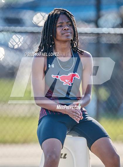 Thumbnail 2 in UIL 6A Track & Field Area 13&14 (200M) photogallery.