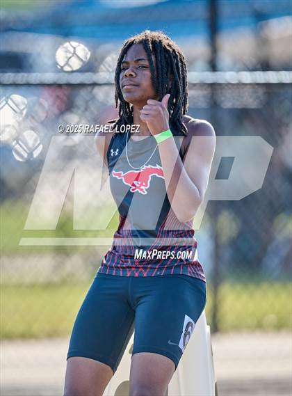 Thumbnail 3 in UIL 6A Track & Field Area 13&14 (200M) photogallery.